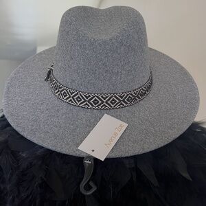 Avenue Zoe , Grey wool fedora hat with black & white patterned band